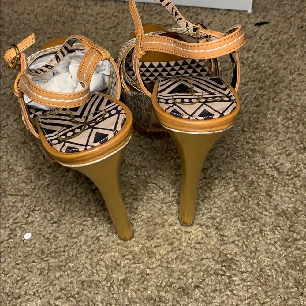 Shoes - Picture 3 of 4